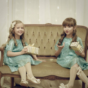 Erika & Enya Agapie - Craciunul E O Poveste (2021)