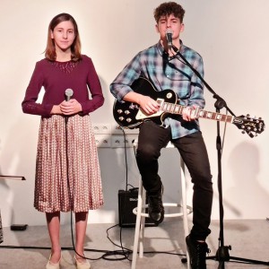 Familia Mihai - Esti Printre Noi (2021)